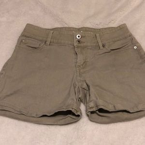 Khaki shorts Levi’s